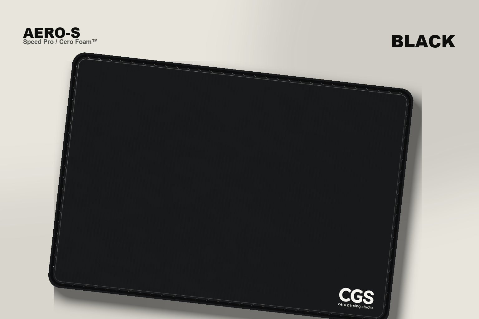 AERO-S Speed Pro Gaming Mousepad — Black — Studioansicht mit maßstabsgetreuem CGS Logo, genähter Kante und Cero Foam Basis